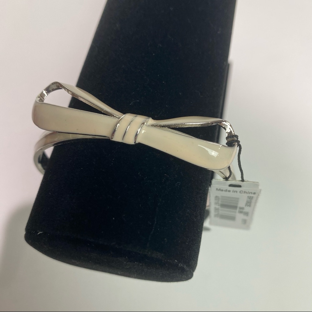 Light Tan Bow Bracelet New Rue 21 7$